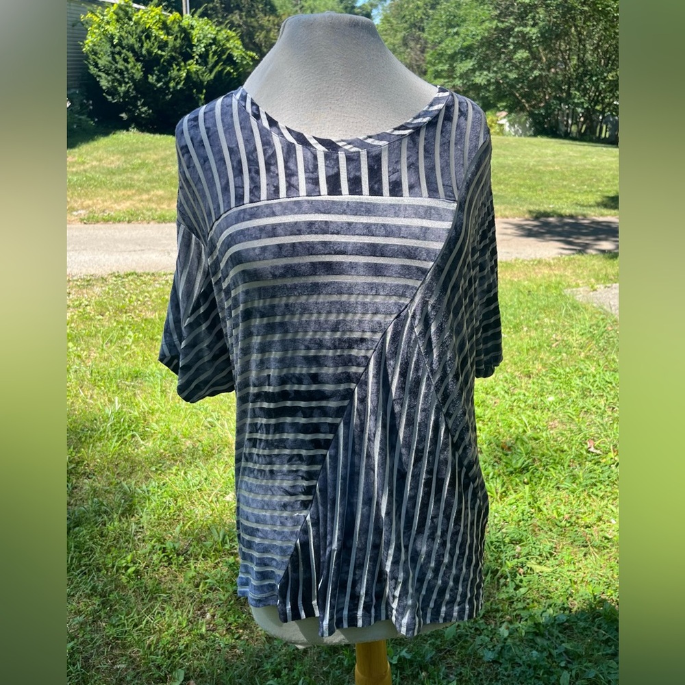 BAY STUDIO WOMENS L GREY GEOMETRIC STRIPE TOP
